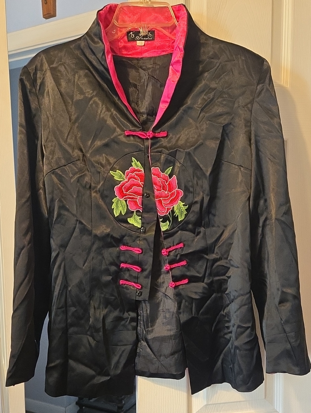 HALLOWEEN ! VINTAGE SILK Black & Hot Pink Embroidered Mandarin Jacket